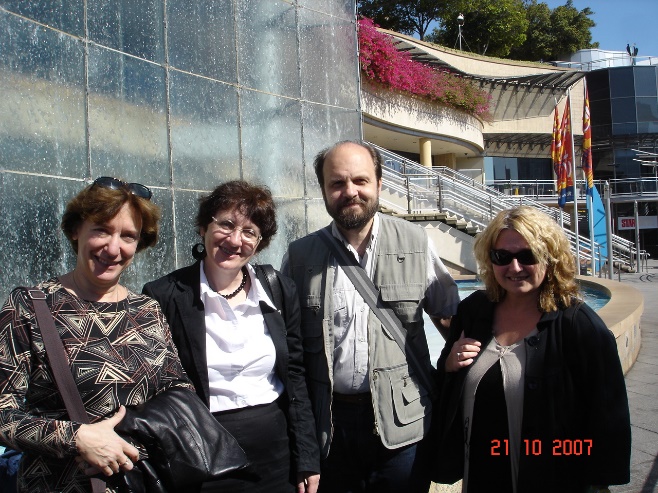 Изображение выглядит как одежда, человек, Человеческое лицо, улыбка
Содержимое, созданное искусственным интеллектом, может быть неверным.